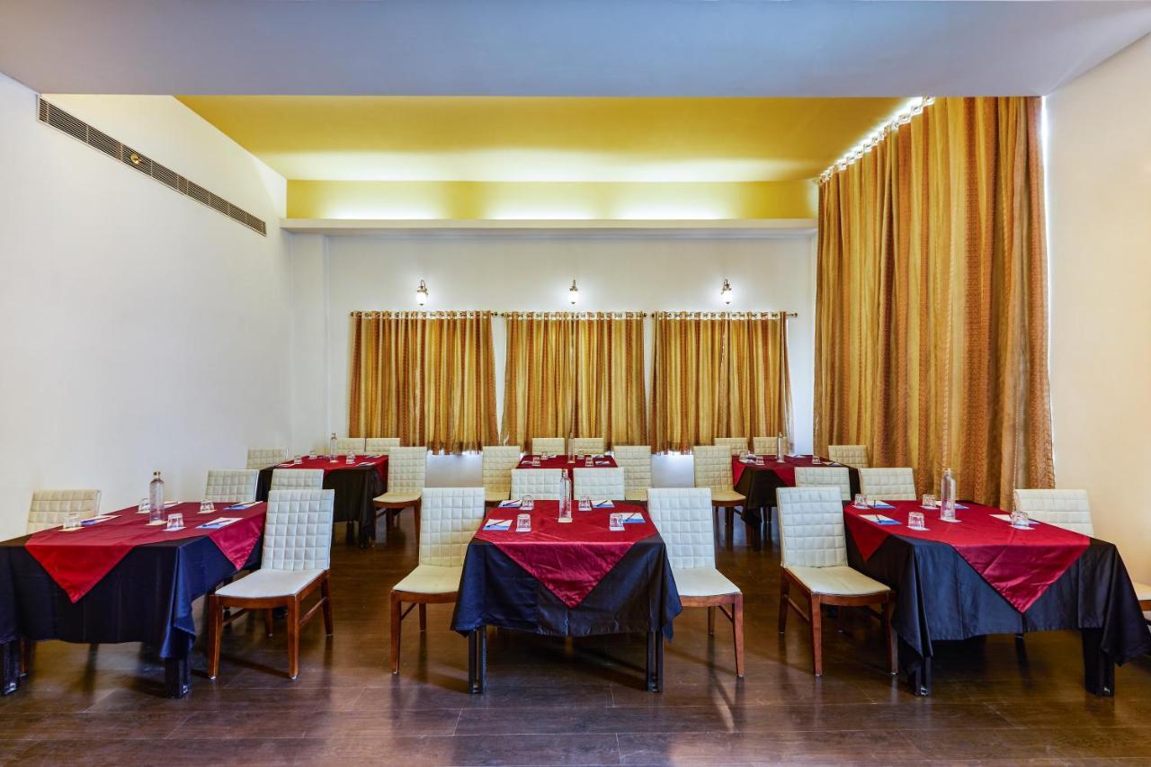 Club Mahindra Udaipur Hotel Exterior foto