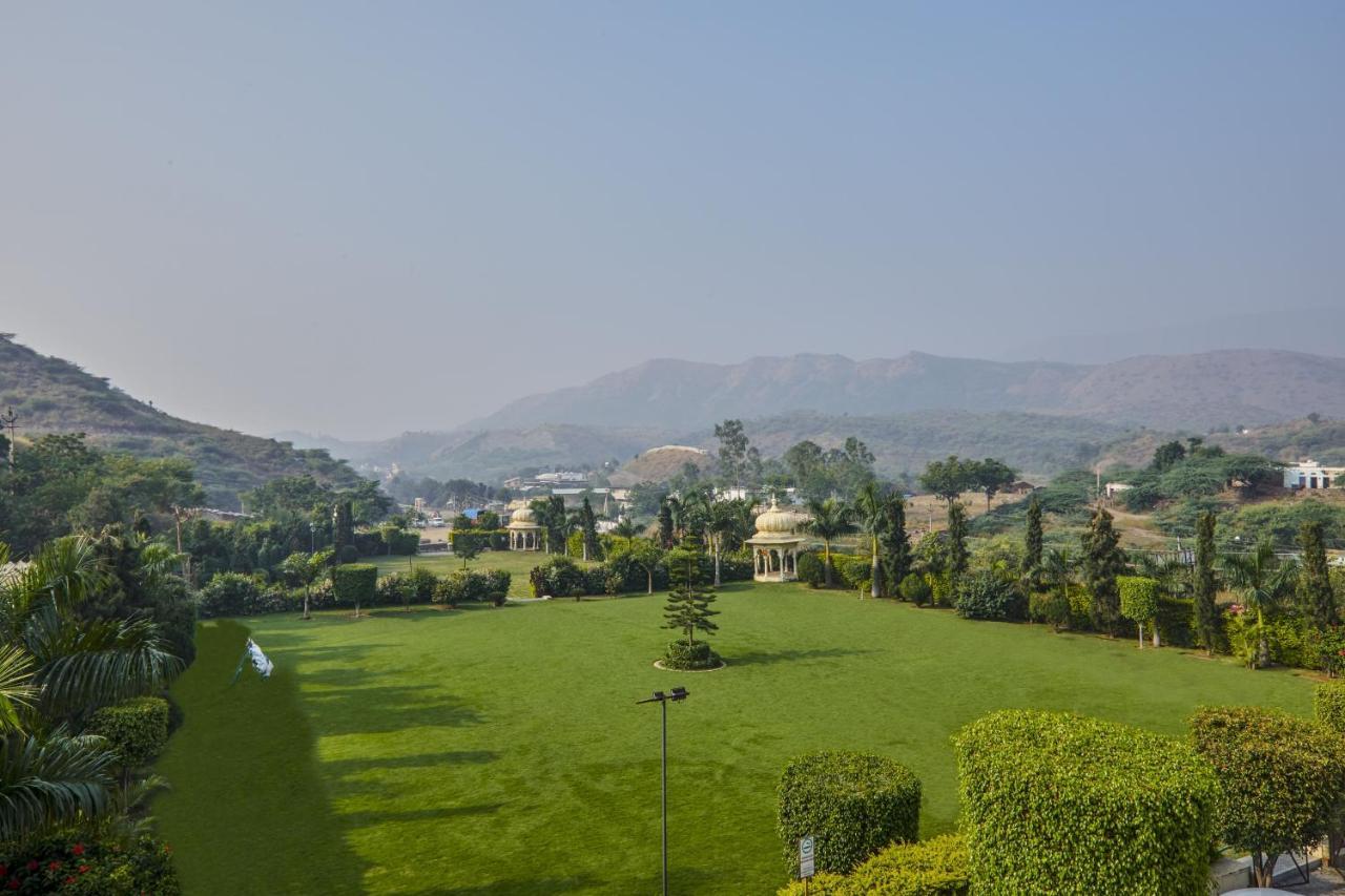 Club Mahindra Udaipur Hotel Exterior foto