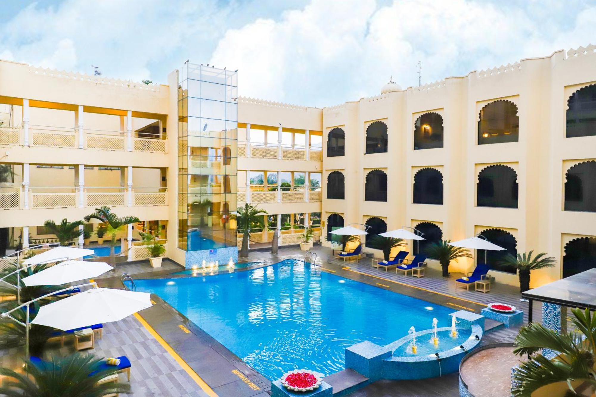 Club Mahindra Udaipur Hotel Exterior foto