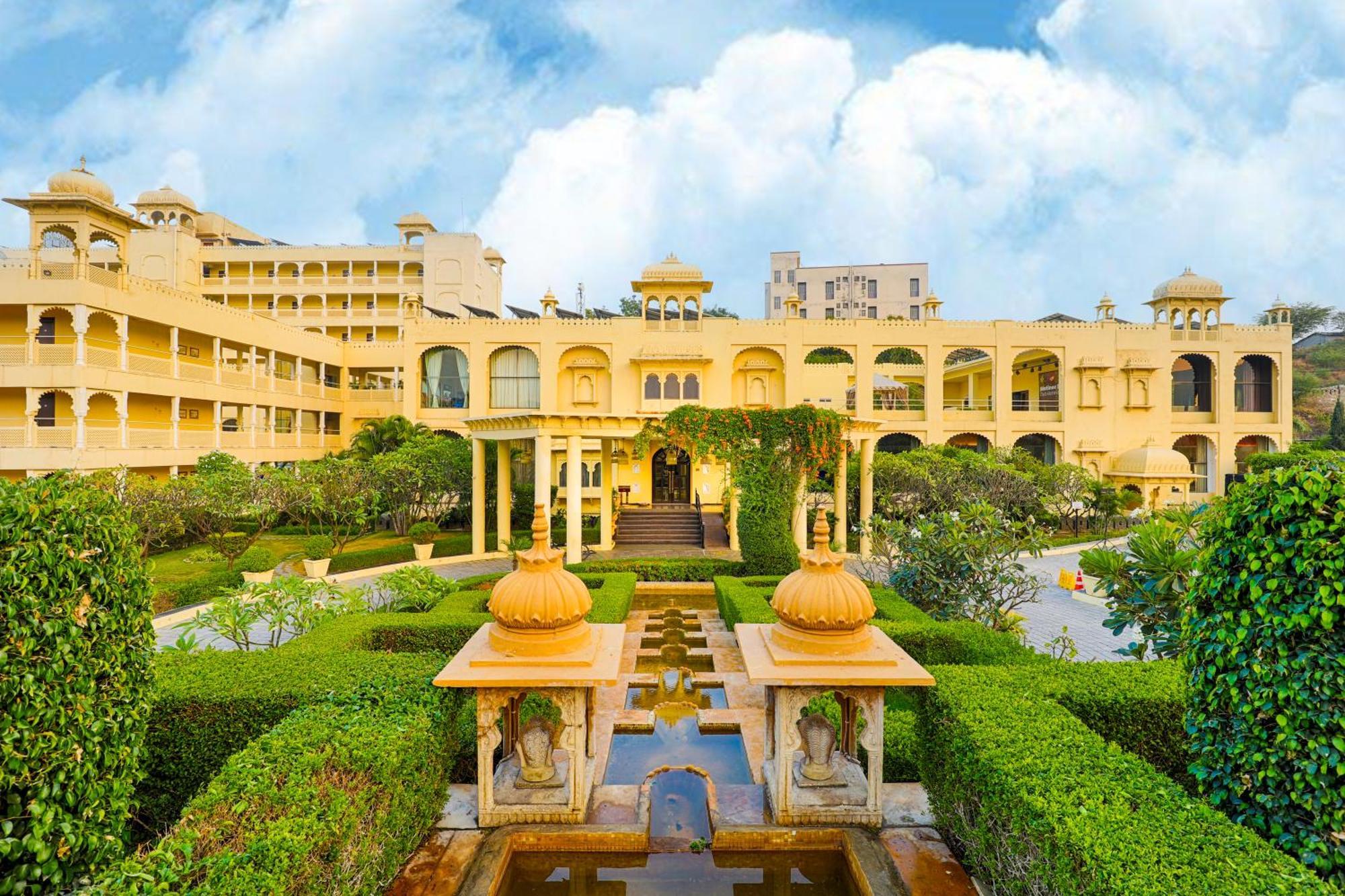 Club Mahindra Udaipur Hotel Exterior foto