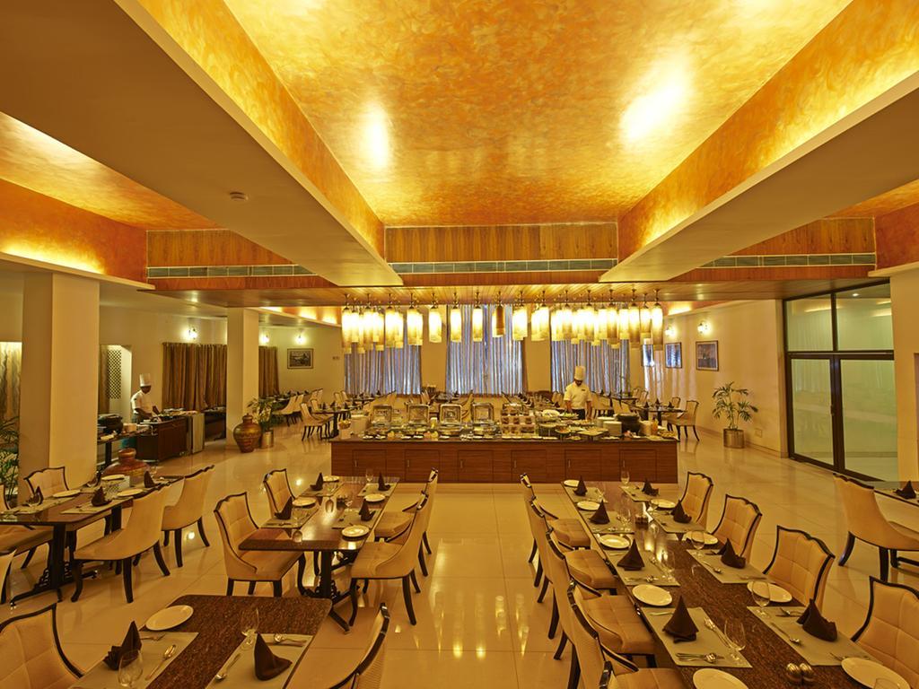 Club Mahindra Udaipur Hotel Exterior foto