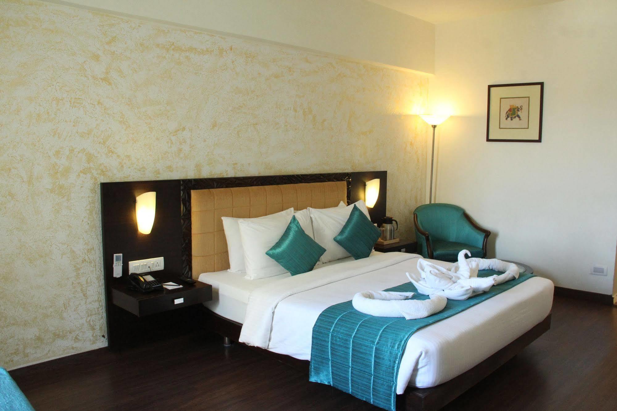 Club Mahindra Udaipur Hotel Exterior foto