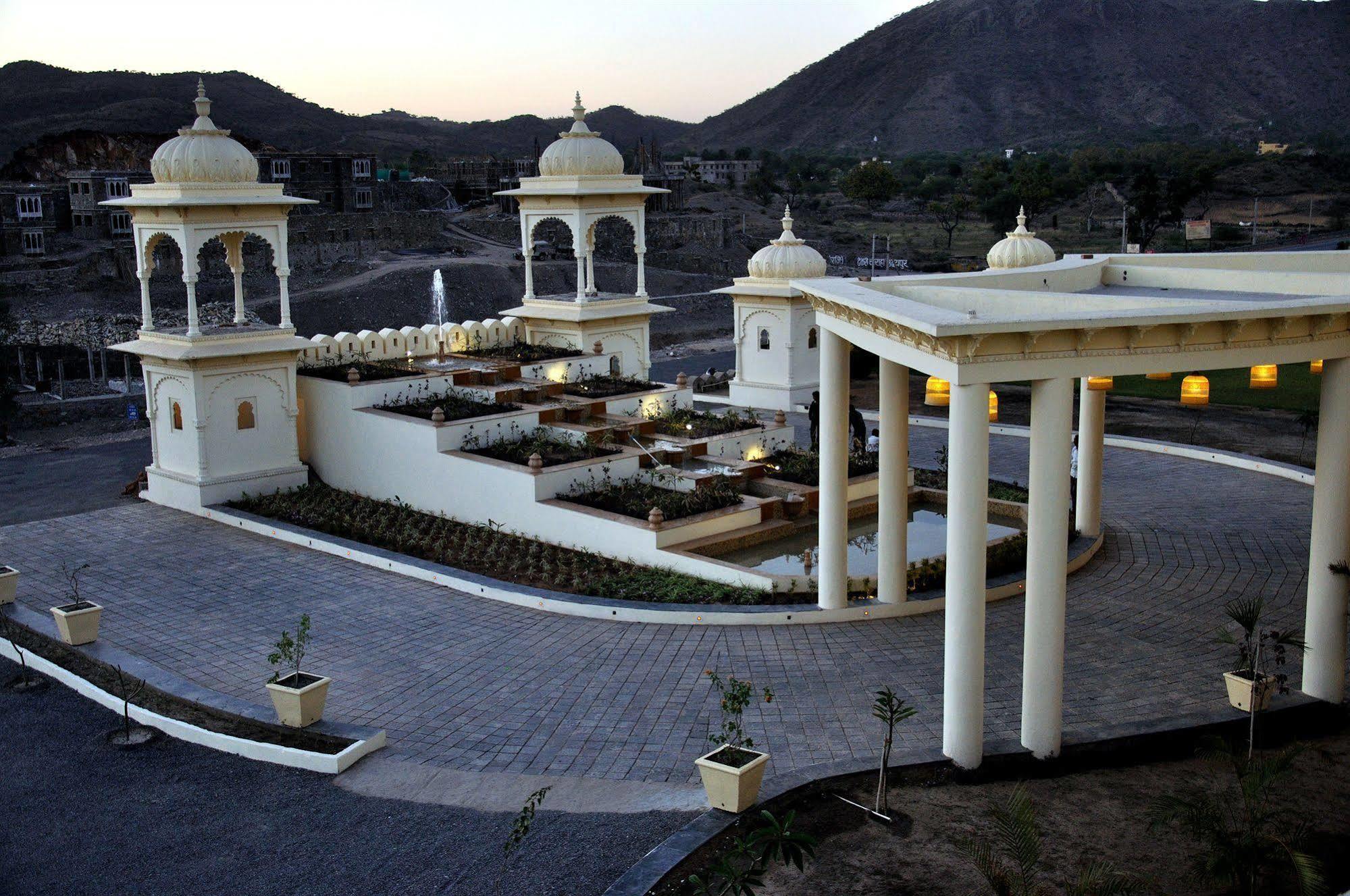 Club Mahindra Udaipur Hotel Exterior foto